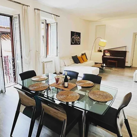 Pantheon View Apartment